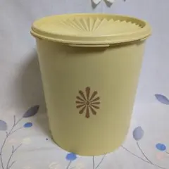 Tupperware マキシクイーンデコレーター 食品保存容器 イエロー - メルカリ