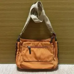 ショルダーバッグ オレンジ 収納 ポケット 多数