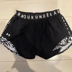 Under Armour レディース ショートパンツ M 黒/白