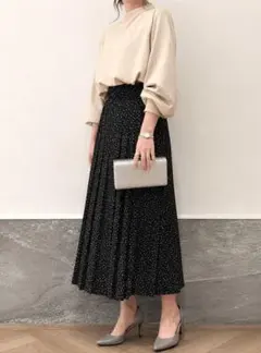 tiara ティアラ ランダムドット柄 プリーツスカートのサムネイル