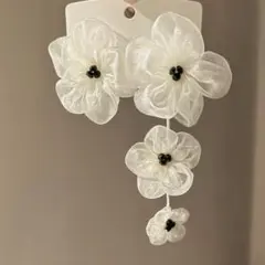 シフォンフラワーピアス 白 ホワイト 花 アシメントリー ウェディング 結婚式