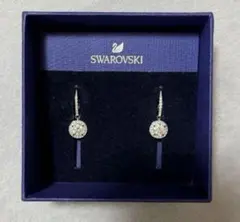 Swarovski クリスタル　ドロップ型ピアス