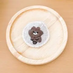 くまの刺繍ブローチ