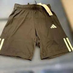 【新品未使用タグ付】adidas短パンツ　黒　kids