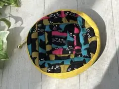 ✴︎黒猫柄/多彩色✴︎ラウンド型ファスナーポーチ