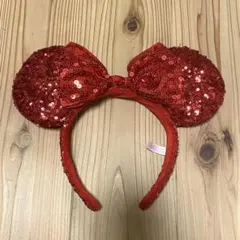 ディズニー　スパンコール　カチューシャ　赤