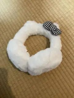 キティちゃん　ホワイト フェイクファー 耳あて　イヤーマフ