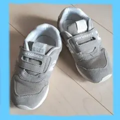 キッズサイズ 15.5㎝ New Balance スニーカー グレー