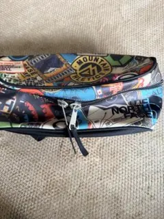 ノースフェイス ボディバッグ カラフルデザイン