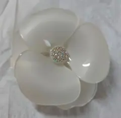 アレクサンドルドゥパリ　カメリア　バレッタ大　ホワイト白スワロフスキー