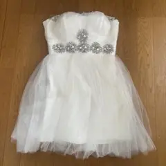 ビジュー付きホワイトドレス
