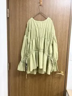 ディスコート　シャーリング袖リボンブラウス　フリーサイズ