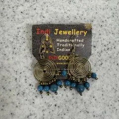 インド製 ハンドメイド 渦巻きピアス ターコイズ風ビーズ
