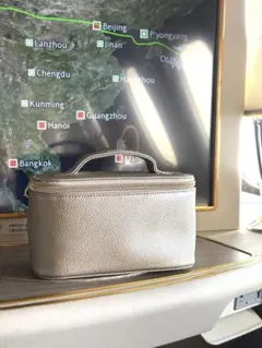 【2025最新版】エミレーツファーストクラス　ブルガリバニティポーチ　新品