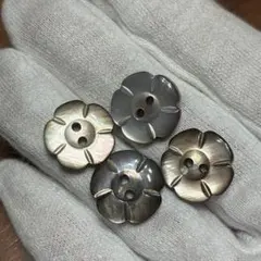 レトロ　花型ボタン 2穴 4個セット　リメイク　ハンドメイド