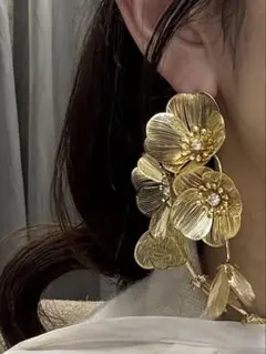 フラワーゴールドピアス　ウェディング/パーティー