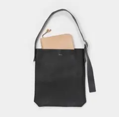 LOWE.H.H OILED HORSE NN SHOULDER BAG - メルカリ