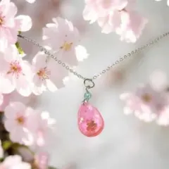桜ドロップのネックレス　レジン　ハンドメイド