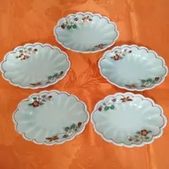 有田 錦手 贅と技の絵付け師 根之吉 根之吉窯 白椿と紅桔梗菊形皿 有田 錦手 贅と技の絵付け師 根之吉 根之吉窯 白椿と紅桔梗菊形