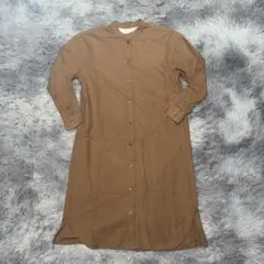 ブラウン ボタンアップ 長袖シャツ