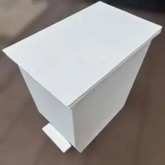 ペダル式ゴミ箱 ホワイト シンプル