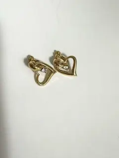 ハート型ゴールドトーンイヤリング