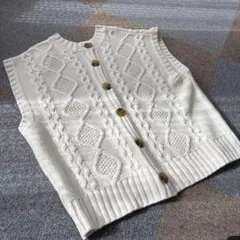 アイボリー ケーブル編み ニットベスト　coen