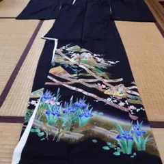 美品　落ち着いた艶やかさの 黒留袖 袷 友禅と金駒刺繍花文様