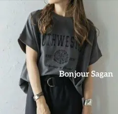 ボンジュールサガン カレッジ刺繍ピグメントスウェットTシャツ チャコールグレー