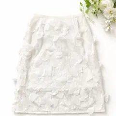 ランバンオンブル フラワー刺繍タイトスカート 36 立体　3D 白　キレイめのサムネイル
