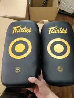 Fairtex SP10 フェアテックスカーフキックミット 1個 (右足) - メルカリ