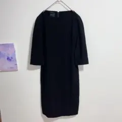 黒ワンピース　バックジップ　スリットワンピース　ブラック　膝丈　前スリット