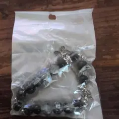 蝶モチーフの黒と透明ブレスレット