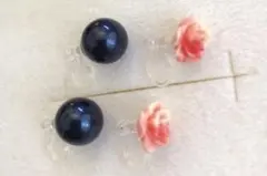 18 大粒シェルパール ミッドナイトブルー 薔薇 イヤリング 2点セット