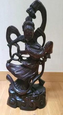 縞黒檀の重い木彫り彫刻 オブジェ 踊り子 美術工芸品　高さ63cm 縞黒檀の重い木彫り彫刻 オブジェ 踊り子 美術工芸品 高さ63cm - メルカリ