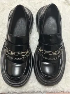 ブラック 厚底ローファー チェーン装飾