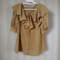 GUフリルリボン付きマスタードブラウス 半袖