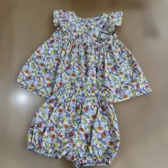 花柄トップスとショートパンツ セットアップ