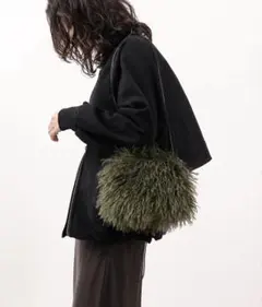 emesuelee ロングファー巾着バッグ カーキ