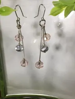 103 クリスタル風ライトピンクのピアス
