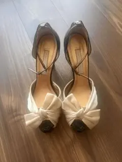 リボン付きオープントゥピンヒール