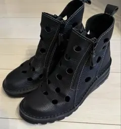 JS Heartlavelショートブーツパンチングブラックブーツ 22センチ