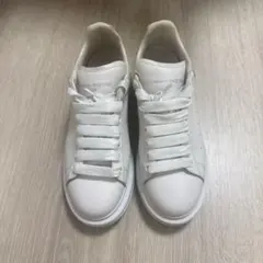 Alexander McQueen オーバーサイズ スニーカー人気の色のサムネイル