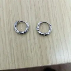 ツイストデザイン フープピアス 両耳用