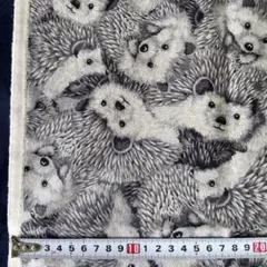 (939) ハリネズミ柄 綿麻キャンバス生地 グレー 108cm x 50cm
