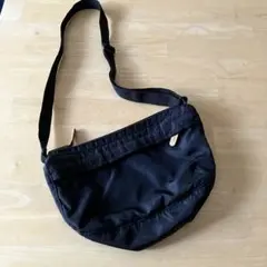 無印良品　ショルダーバッグ　黒　MUJI 三日月型 廃盤品
