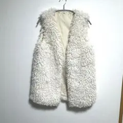 新品未使用　モコモコファーベスト　Mサイズ