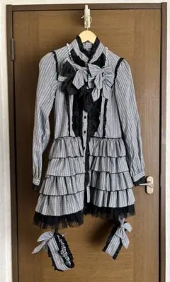 ゴスロリ系　黒と白のストライプワンピース