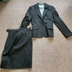 お家で洗える　レディーススーツ　ストライプ　黒