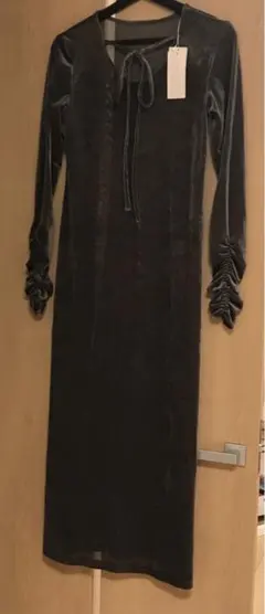 プロポーションボディドレッシンググレー ラメベロアロングスリーブワンピース